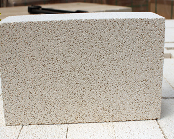 What should be paid attention to when using lightweight insulation bricks for partition walls